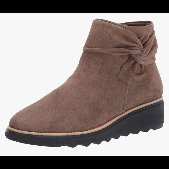 Nwot Clarks Sharon Salon Ankle Boots 